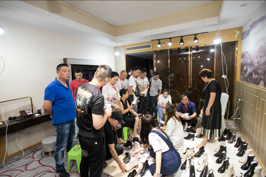 “温州百家真皮鞋业联盟”2019冬季订货会结束 成交额超5亿元