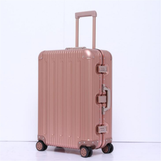 青铜王者箱包皮具发布会在苏举行：带上旅行箱，邂逅旅行