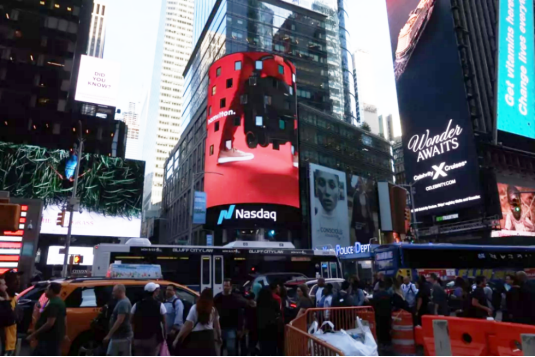 全球聚焦，hamilton汉弥尔敦登上纽约时代广场巨屏！