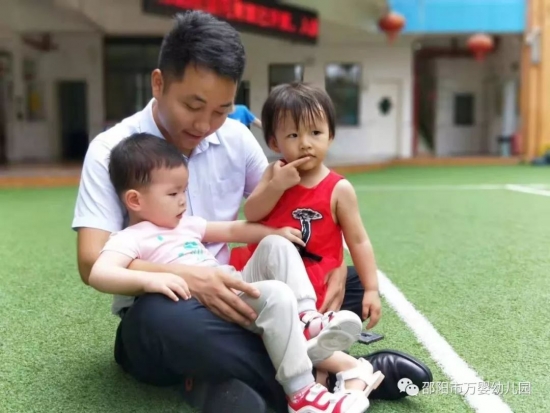 ��Ӥ�����׶�԰������һ���еĻƽ���꣬����ĸ�ĸ��Ӧ���˽⣡