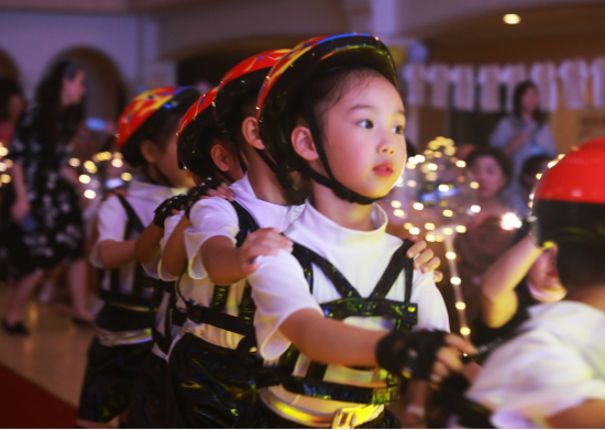 ��Ӥ�����׶�԰���߲�ͯ�� �ͷ�δ��~