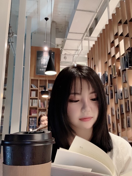 清纯学霸美女丁婷婷外型靓丽气质优雅